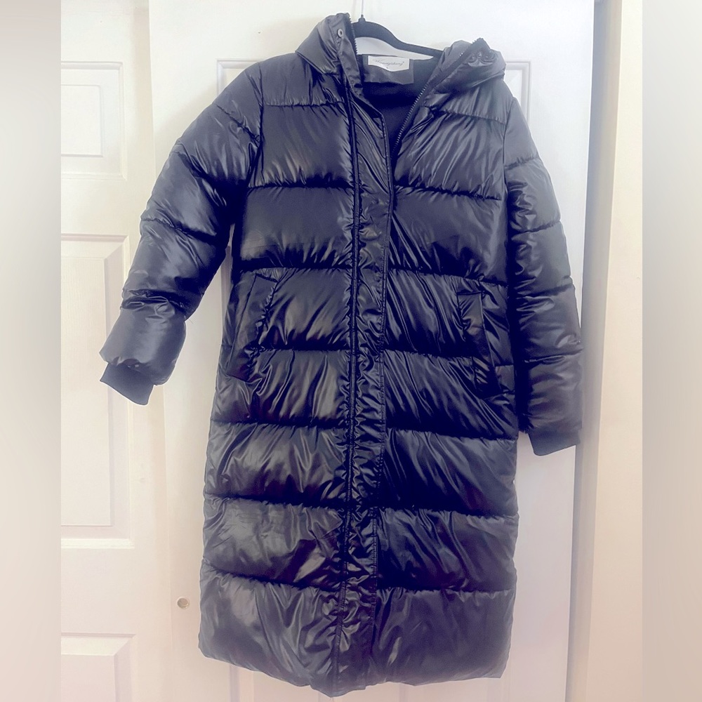 BLK SHINY LONG PUFFER JACKET. RUNS SMALL SZ L FITS MEDUIM OR BIGGER SMALL.